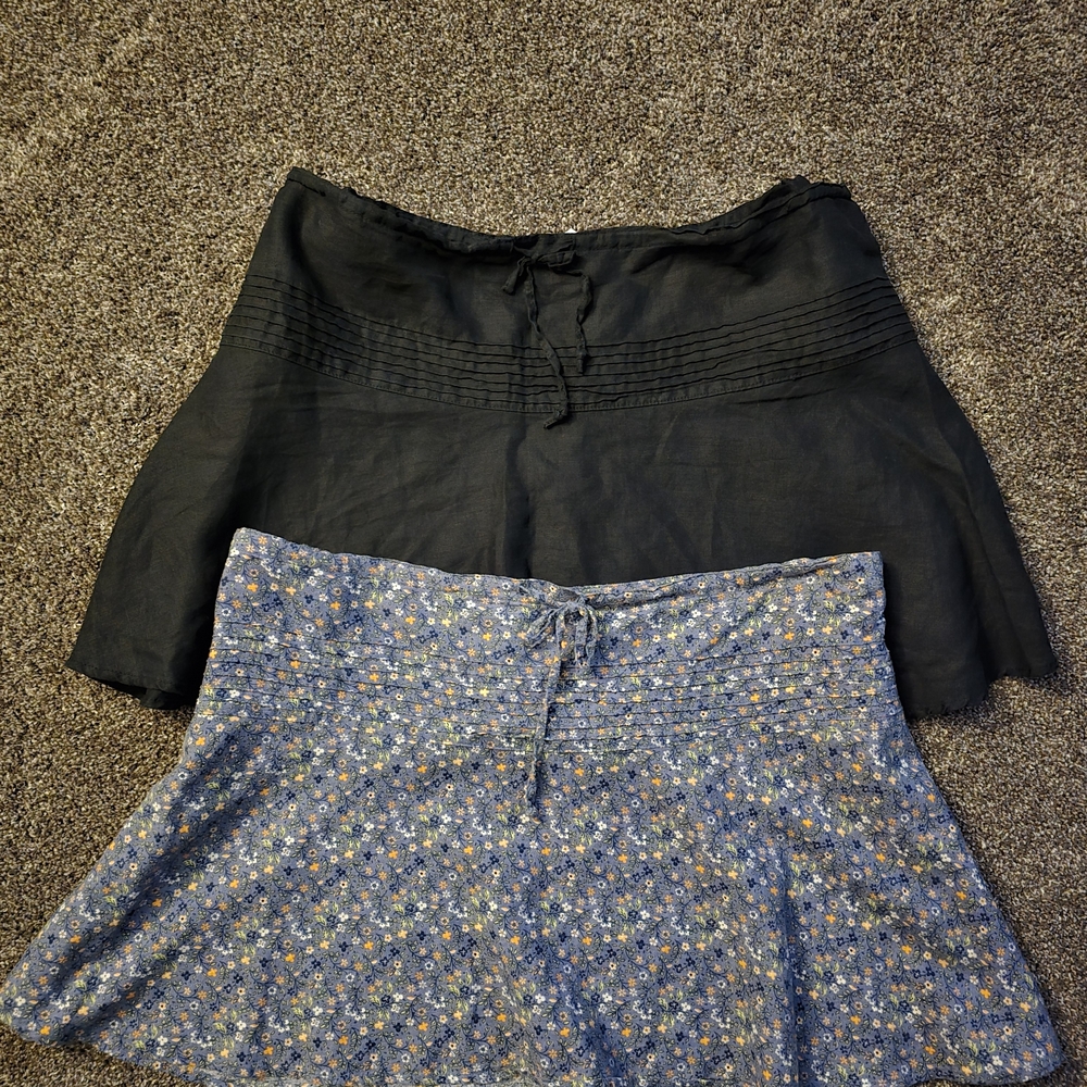 Old Navy Black A-Line Skirt with Blue Floral Mini Skirt Set
